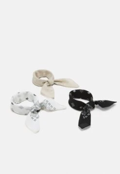 Pier One BANDANA UNISEX 3 PACK - Tuch - Black/white/beige 9 Pier One BANDANA UNISEX 3 PACK - Tuch - Black/white/beige -Pier One 07b97c3020c049de90779ce451692b29 1