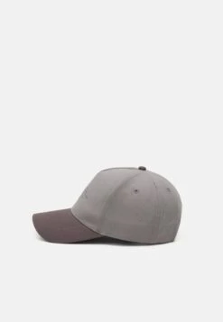 Pier One UNISEX - Cap - Grey/dark Grey 8 Pier One UNISEX - Cap - Grey/dark Grey -Pier One 0d1514bf2f2b41f7b07e0906b1d9b71f
