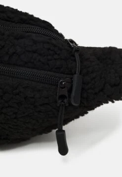 Pier One UNISEX - Gürteltasche - Black 10 Pier One UNISEX - Gürteltasche - Black -Pier One 1359e1e4577d4f99aa4271e5fdf8ee11