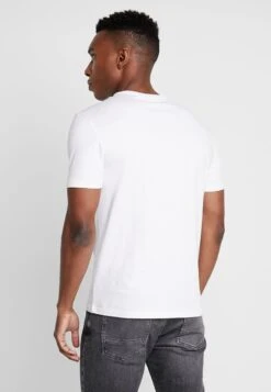 Pier One T-Shirt Basic - Mottled Bordeaux/white 8 Pier One T-Shirt Basic - Mottled Bordeaux/white -Pier One 1b42cbb34d8a422aa41db3eea3ef5d6d