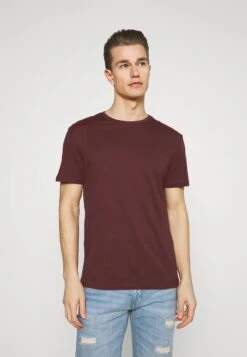 Pier One 3 PACK - T-Shirt Basic - Black/grey/bordeaux 9 Pier One 3 PACK - T-Shirt Basic - Black/grey/bordeaux -Pier One 2d6e3b91aae541ef977efb9debcd78fb