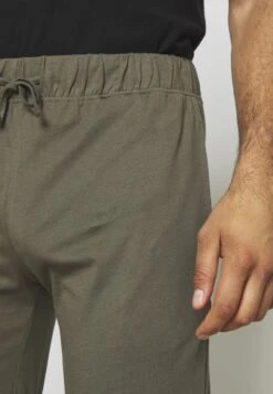 Pier One 2 PACK - Nachtwäsche Hose - Black/khaki -Pier One 2d7e8aabb1c34004a160f9bd3c559011