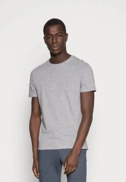 Pier One 3 PACK - T-Shirt Basic - White/black/light Grey 9 Pier One 3 PACK - T-Shirt Basic - White/black/light Grey -Pier One 4076e7e50d3a4fb78cc08ea42ee0eb04