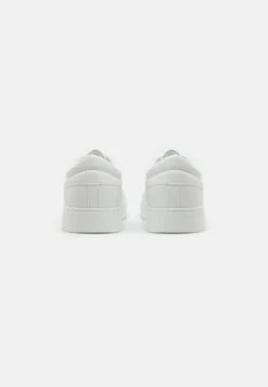Pier One UNISEX - Sneaker Low - White 8 Pier One UNISEX - Sneaker Low - White -Pier One 4e6d0b3f652c4694913e27db7a36e350