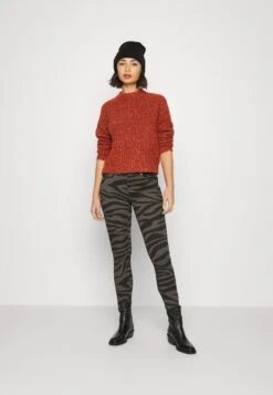 Pier One SHORT MICRO BEANIE UNISEX - Mütze - Black 11 Pier One SHORT MICRO BEANIE UNISEX - Mütze - Black -Pier One 543d127d07134c2890a29c39eb75bc4a