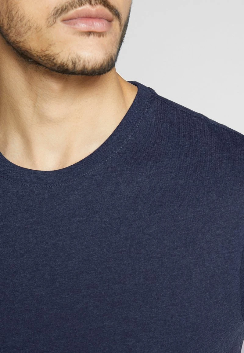 Pier One 4 PACK - T-Shirt Basic - Black/white/blue 5 Pier One 4 PACK - T-Shirt Basic - Black/white/blue – Bild 5