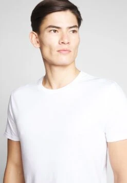 Pier One 2 PACK - T-Shirt Basic - White/dark Blue 10 Pier One 2 PACK - T-Shirt Basic - White/dark Blue -Pier One 5d6a04d994e343d2903cc2c1666bad4b