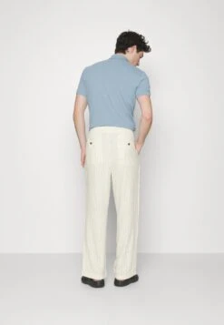 Pier One DRAWCORD TROUSERS - Stoffhose - Off-white -Pier One 65c988989ad143de851aee47dda41e80