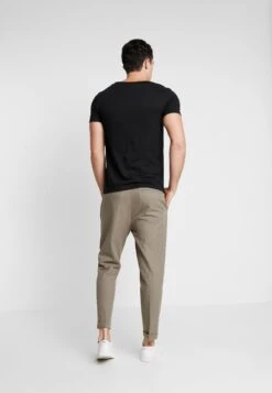 Pier One T-Shirt Basic - Black -Pier One 83b916fdf5444d9ba8380d809f888082