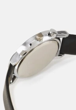 Pier One SET - Uhr - Black 8 Pier One SET - Uhr - Black -Pier One 8b85f94e4c5a43a89680fa66df3bc7c7