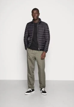 Pier One T-Shirt Basic - Black 11 Pier One T-Shirt Basic - Black -Pier One 9541d4ec16e54b19a6b86e488dd20e0f 1