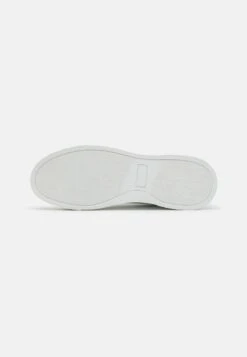 Pier One UNISEX - Sneaker Low - White 10 Pier One UNISEX - Sneaker Low - White -Pier One a44841b7759c4f79b83cd5c4d2028754