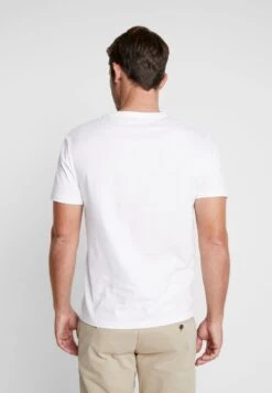 Pier One 3 PACK - T-Shirt Basic - White 8 Pier One 3 PACK - T-Shirt Basic - White -Pier One dd9b35a7ff65475f8768ff00fea41e9f