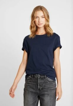 Pier One T-Shirt Basic - Dark Blue 9 Pier One T-Shirt Basic - Dark Blue -Pier One ddc22118a8d34b15aa806c698c456f1c
