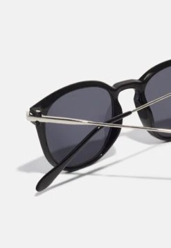 Pier One Sonnenbrille - Black 8 Pier One Sonnenbrille - Black -Pier One e1238979fc144555bfd451a98b4e6bbf