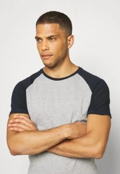 Pier One T-Shirt Basic - Dark Blue 9 Pier One T-Shirt Basic - Dark Blue -Pier One e6cd1455f6f741b9be95cab8d570cff4