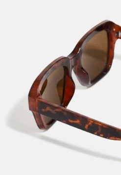 Pier One UNISEX - Sonnenbrille - Black 11 Pier One UNISEX - Sonnenbrille - Black -Pier One faad10b8a5a2445f865f09b5d12427d1