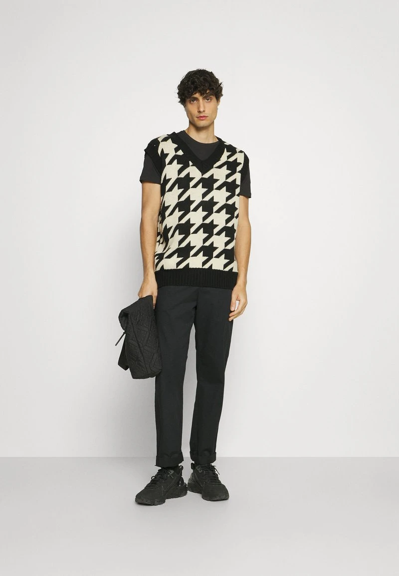 Pier One 5 PACK - T-Shirt Basic - White/black/dark Blue 1 Pier One 5 PACK - T-Shirt Basic - White/black/dark Blue