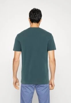 Pier One T-Shirt Basic - White/off-white/lilac 8 Pier One T-Shirt Basic - White/off-white/lilac -Pier One fb9e5f19fa1d4182b7db953af443e00b